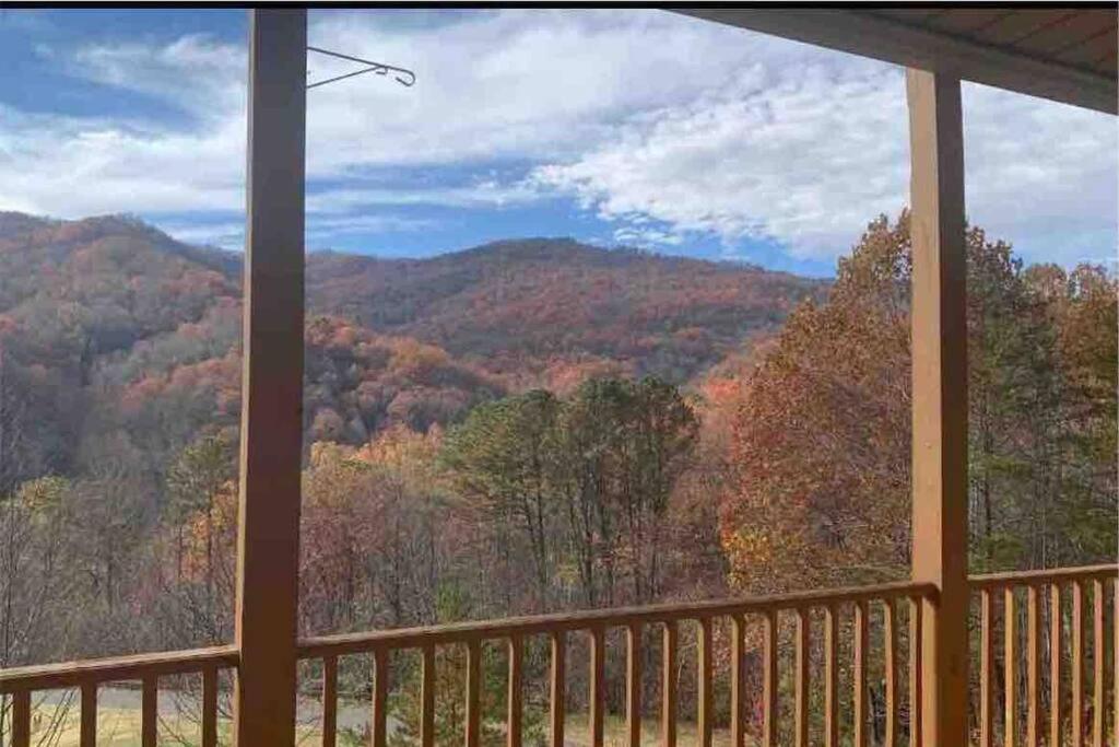 Condo With Stunning Mountain And 6Th Green Views Near Harrahs Cherokee Bryson City 위티어 외부 사진
