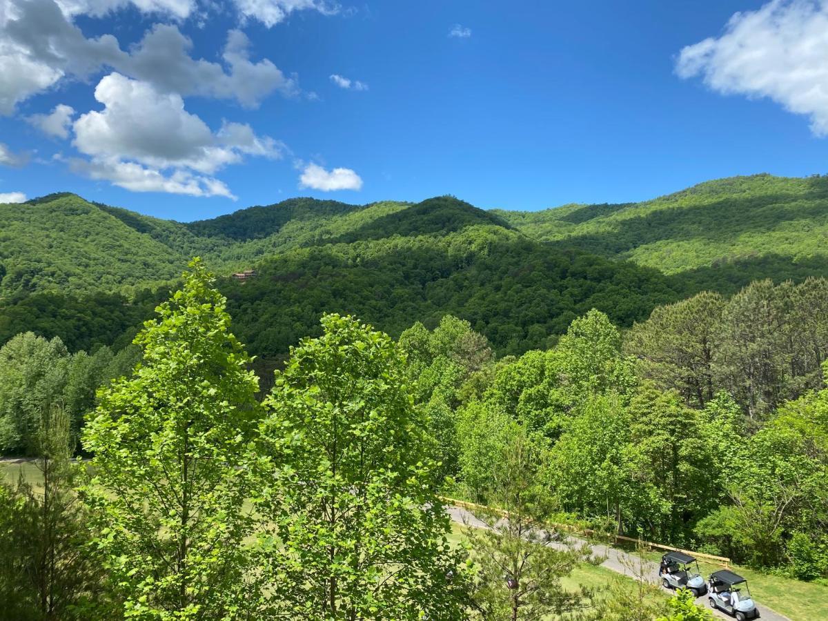 Condo With Stunning Mountain And 6Th Green Views Near Harrahs Cherokee Bryson City 위티어 외부 사진