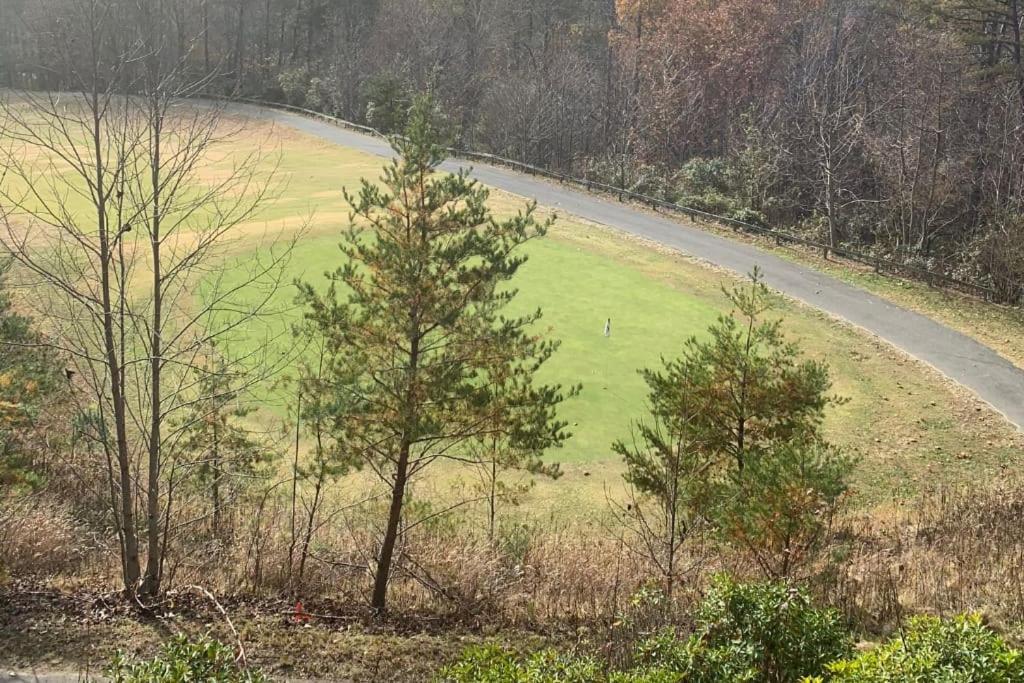 Condo With Stunning Mountain And 6Th Green Views Near Harrahs Cherokee Bryson City 위티어 외부 사진